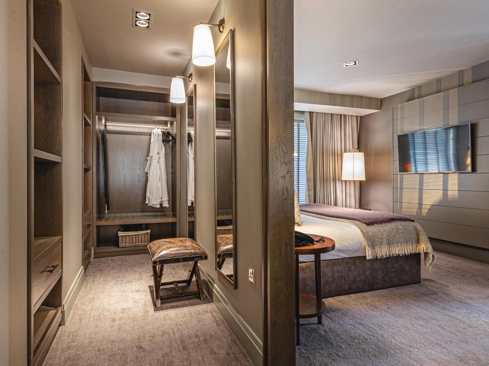 Dakota 5* Leeds (West Yorkshire)